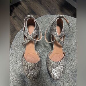Gentle Souls Gladys Snakeskin Heels ankle strap size 6